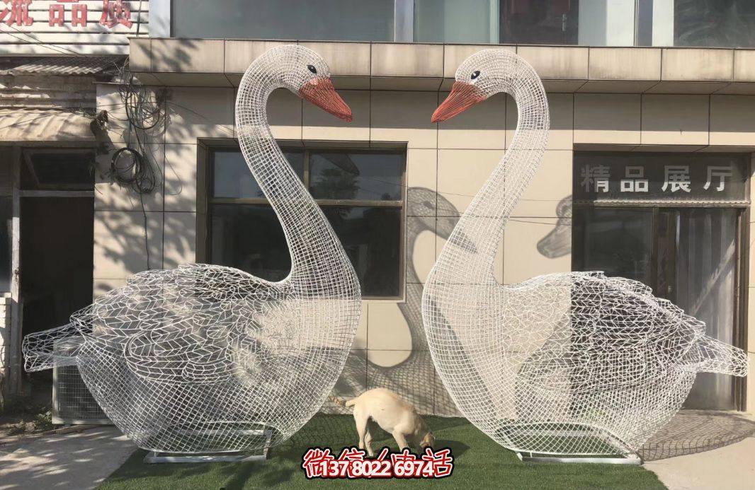 不銹鋼天鵝雕塑，給您的景區(qū)增添一抹優(yōu)雅氣息