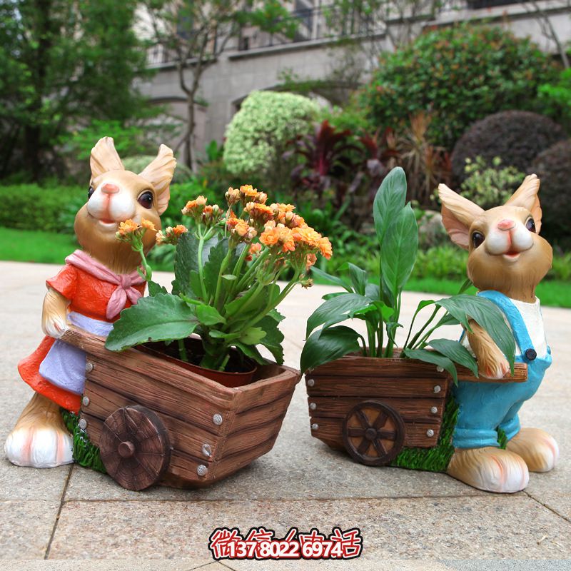 玻璃鋼彩繪小推車(chē)兔子雕塑 玻璃鋼彩繪小推車(chē)兔子雕塑