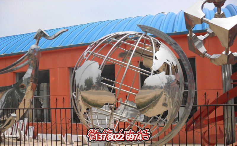 白鋼鏤空地球儀雕塑，為公園增添創(chuàng)意裝飾