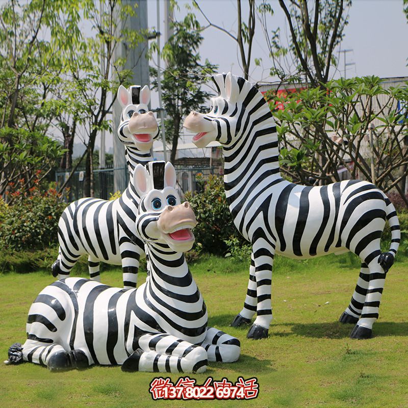 創意斑馬雕塑玻璃鋼彩繪草坪,帶您進入童趣卡通世界 創意斑馬雕塑玻璃鋼彩繪草坪,帶您進入童趣卡通世界