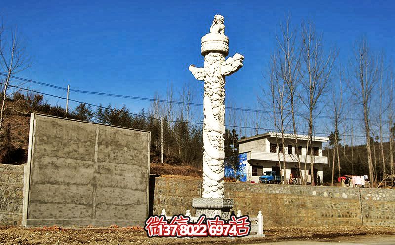 漢白玉華表雕塑，點(diǎn)綴農(nóng)村廣場