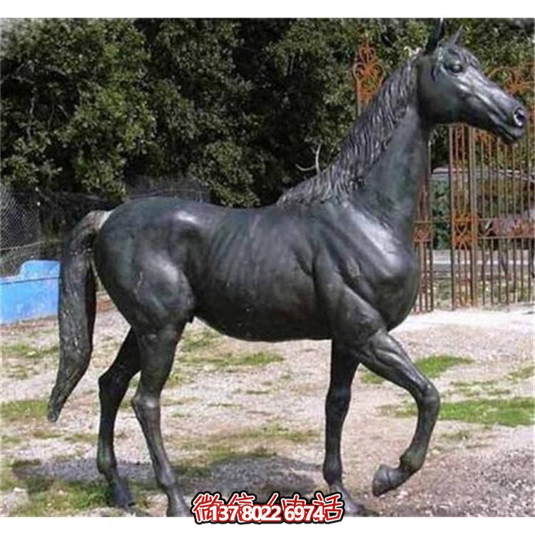 玻璃鋼仿銅馬雕塑，為園林廣場增添獨特魅力