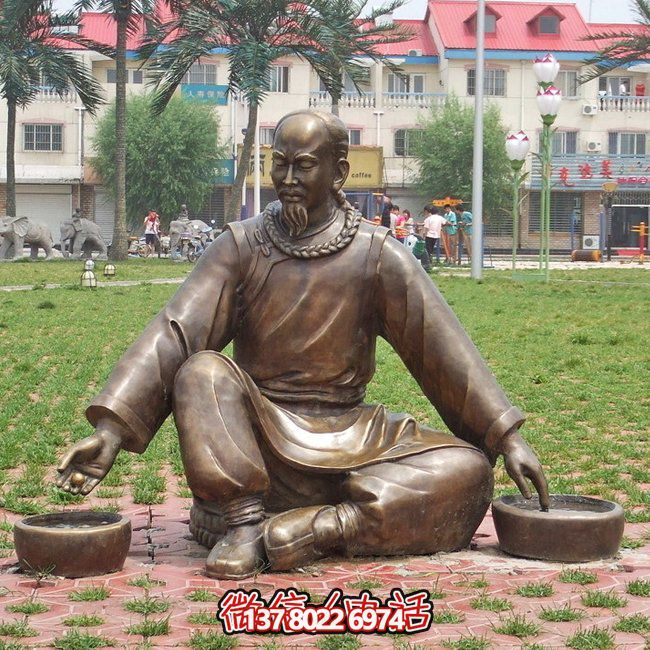 仿銅人物玻璃鋼景觀綠化草坪，提升公園創(chuàng)意氛圍