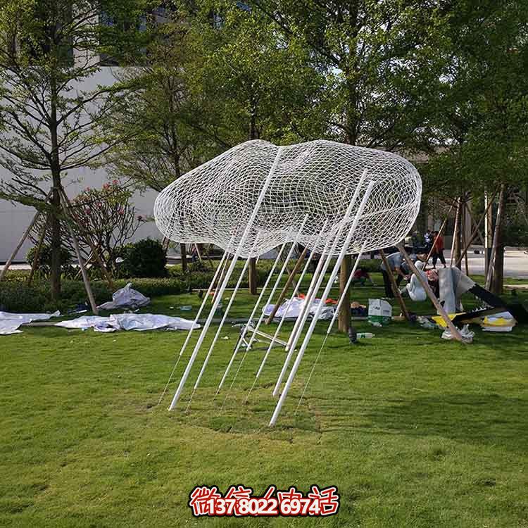 不銹鋼祥云雕塑，點(diǎn)綴美麗的戶(hù)外草坪