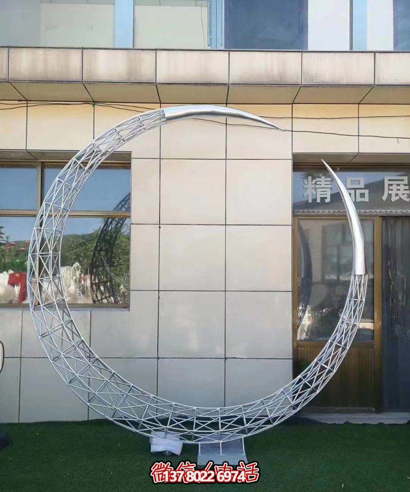 精致月亮雕塑，為您的別墅庭院增添美感