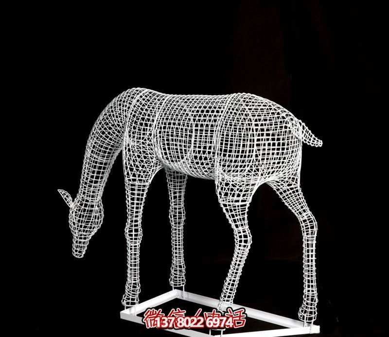 鐵藝梅花鹿雕塑，鏤空低頭更具韻味