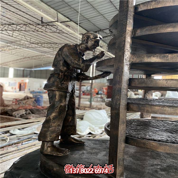 玻璃鋼仿銅人物擺件，點綴戶外園林景觀