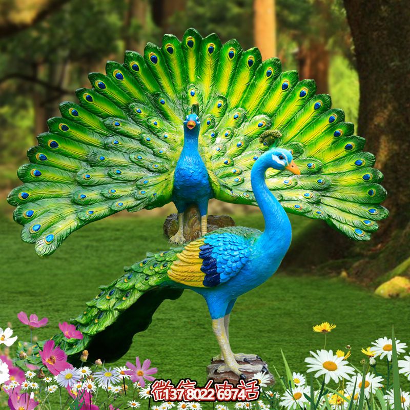 玻璃鋼彩繪孔雀雕塑，為公園草地增添靈動之美