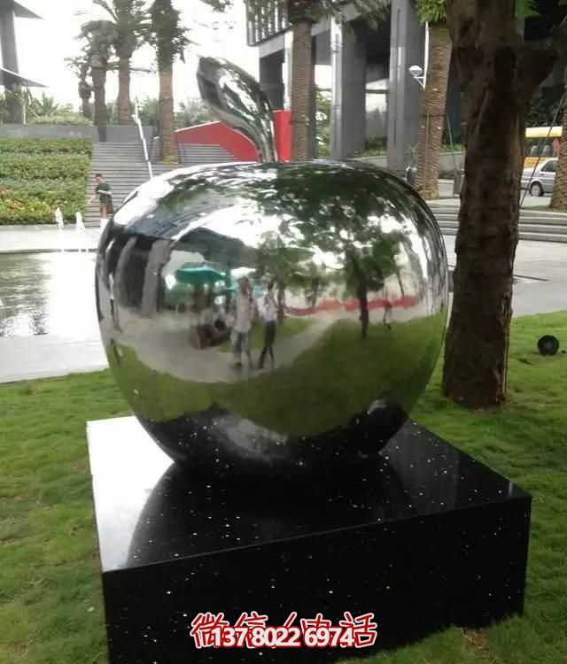 不銹鋼蘋果雕塑擺件，讓你的戶外空間更有創意！