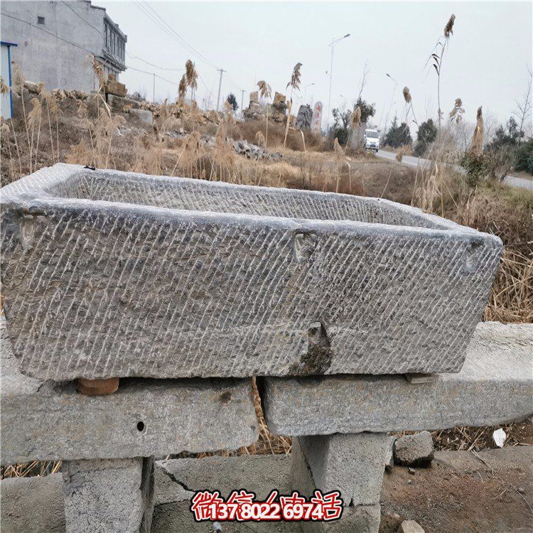 原石石槽，讓空間更加安靜祥和