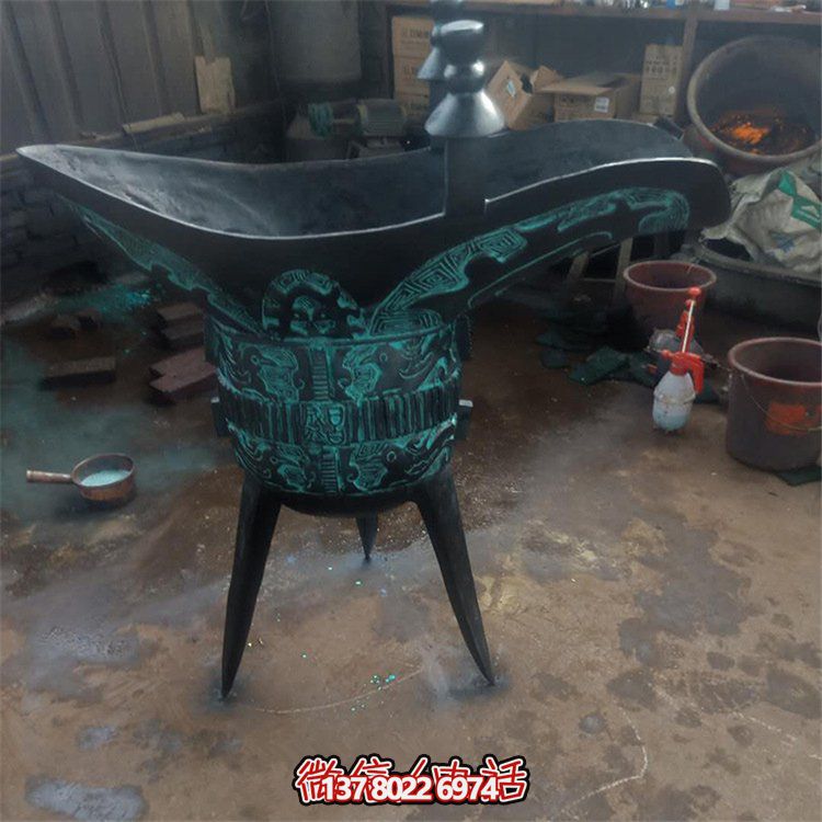 青銅仿古器皿，景觀雕塑擺放，點綴景區(qū)園林