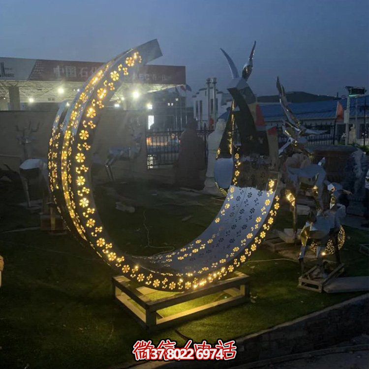 酒店戶外會(huì)所不銹鋼鏤空創(chuàng)意月牙雕塑