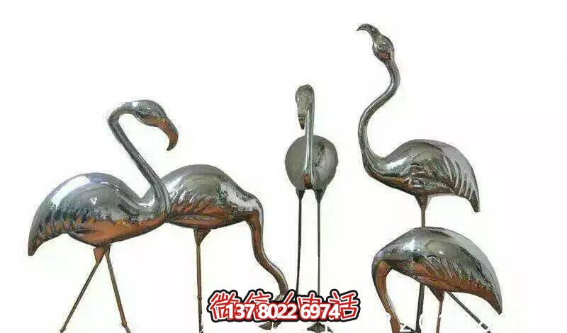 游樂場(chǎng)擺放一群不銹鋼火烈鳥雕塑 游樂場(chǎng)擺放一群不銹鋼火烈鳥雕塑