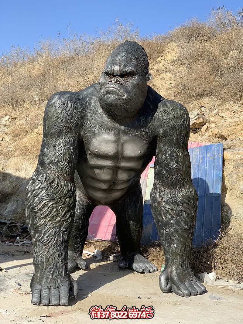 戶外園林創(chuàng)意玻璃鋼行走的黑猩猩雕塑 戶外園林創(chuàng)意玻璃鋼行走的黑猩猩雕塑