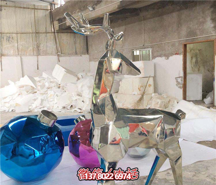 不銹鋼幾何鏡面戶(hù)外公園鹿雕塑