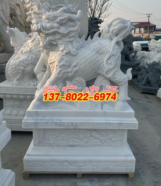 漢白玉麒麟景觀雕塑：祥瑞之姿，石雕藝術的璀璨綻放